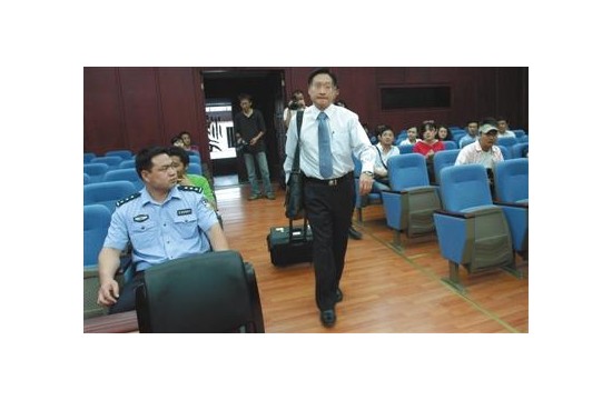飛行員辭職被索500萬分手費 專家稱涉嫌侵權(quán)