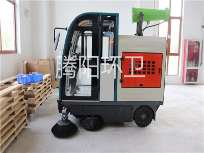 為什么電動駕駛式掃地車現(xiàn)在很受歡迎？