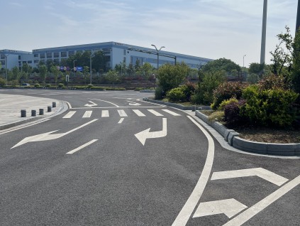 達(dá)尊交通(一八九五一七四四五六七)是專注道路交通劃線的公司